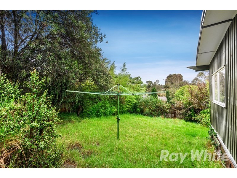 4 Ian Grove, Burwood VIC 3125