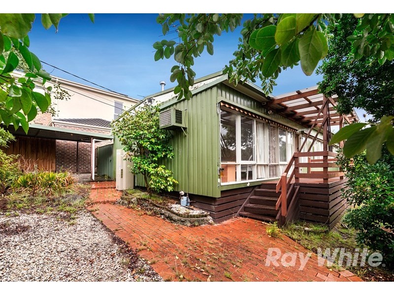 4 Ian Grove, Burwood VIC 3125