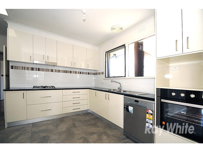 82 Whites Lane, Glen Waverley VIC 3150