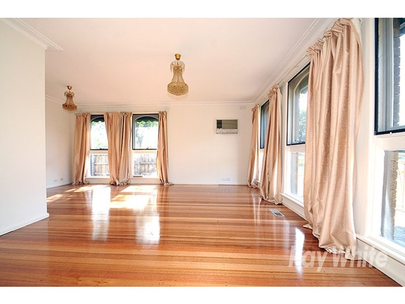 82 Whites Lane, Glen Waverley VIC 3150