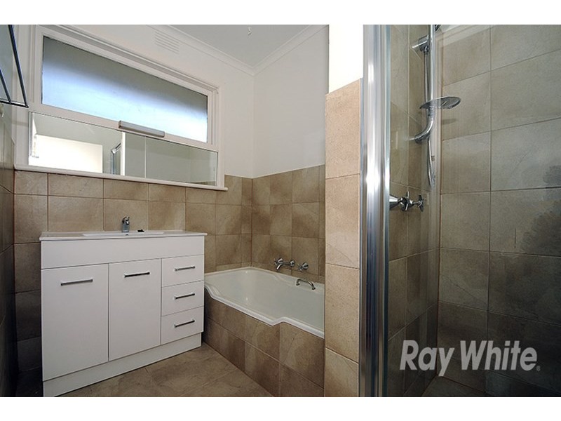 82 Whites Lane, Glen Waverley VIC 3150