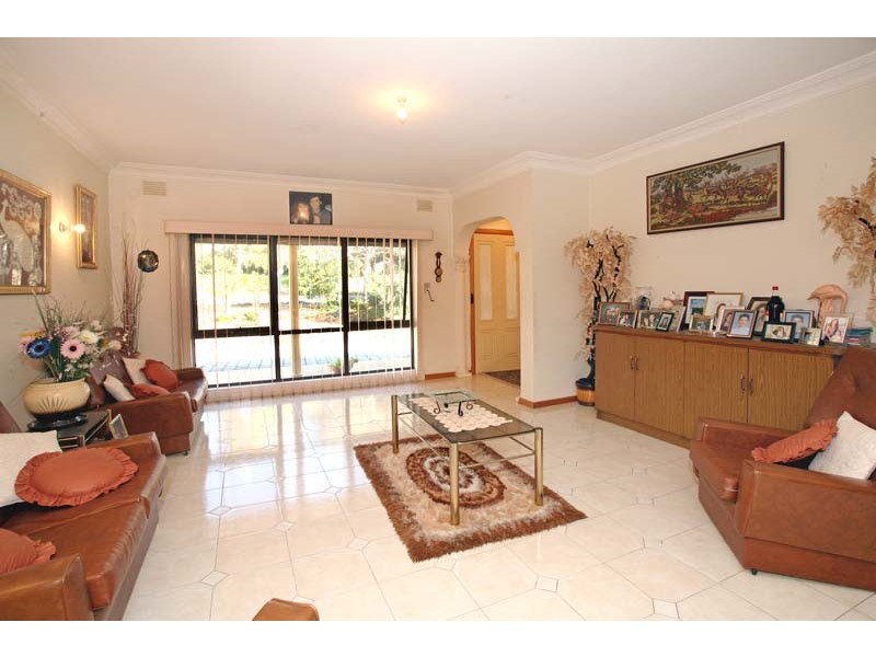 322 Gallaghers Road, Glen Waverley VIC 3150