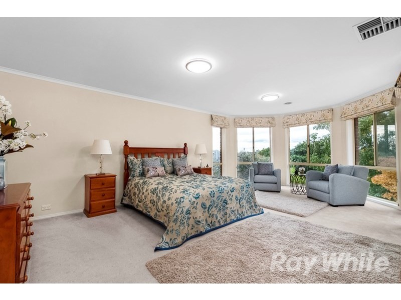 15 Avondale Grove, Mount Waverley VIC 3149
