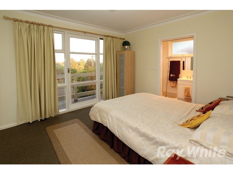 6 Camino Court, Glen Waverley VIC 3150