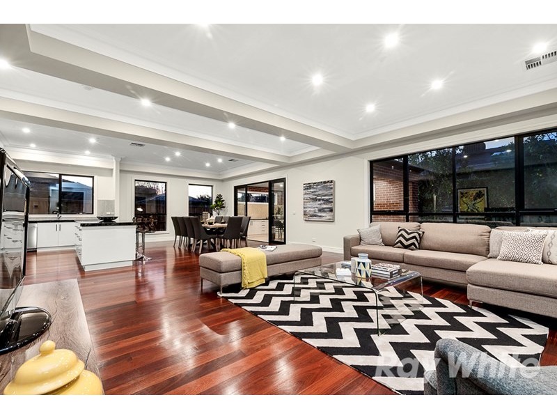 18 Ingleside Crescent, Glen Waverley VIC 3150