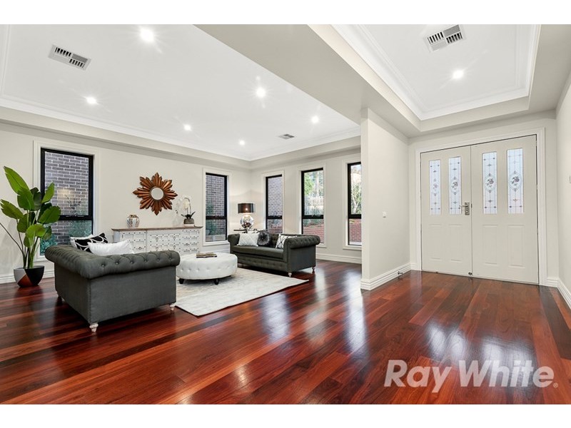 18 Ingleside Crescent, Glen Waverley VIC 3150