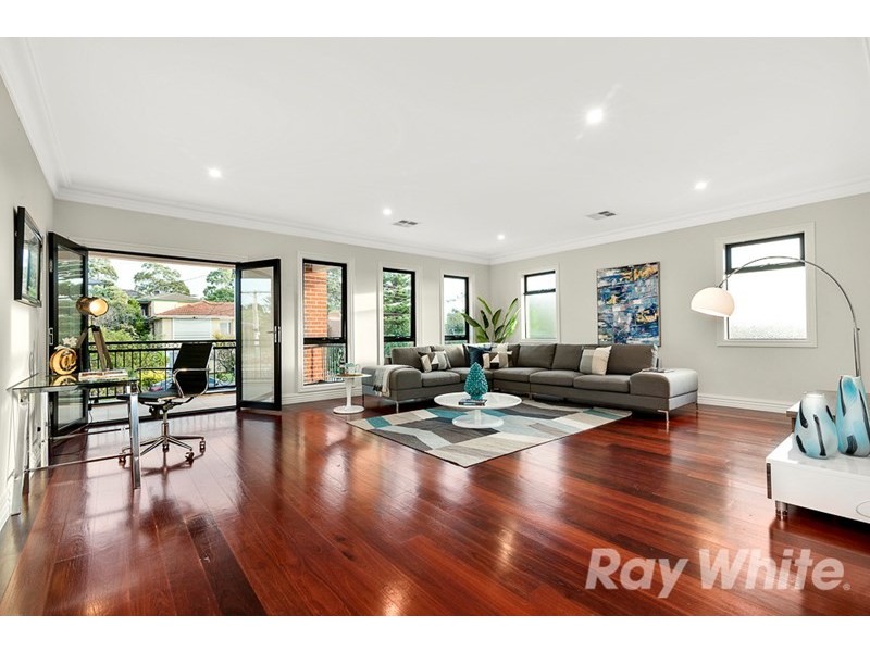 18 Ingleside Crescent, Glen Waverley VIC 3150
