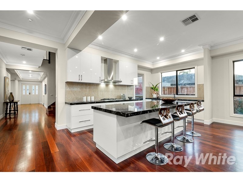 18 Ingleside Crescent, Glen Waverley VIC 3150