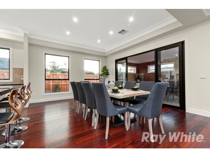 18 Ingleside Crescent, Glen Waverley VIC 3150