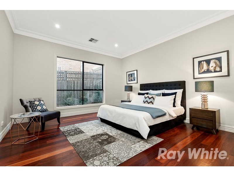 18 Ingleside Crescent, Glen Waverley VIC 3150