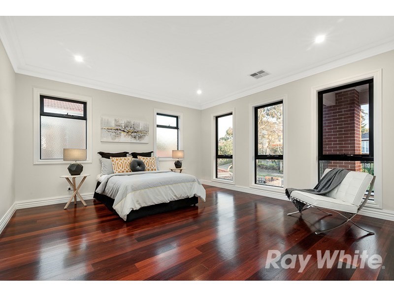 18 Ingleside Crescent, Glen Waverley VIC 3150