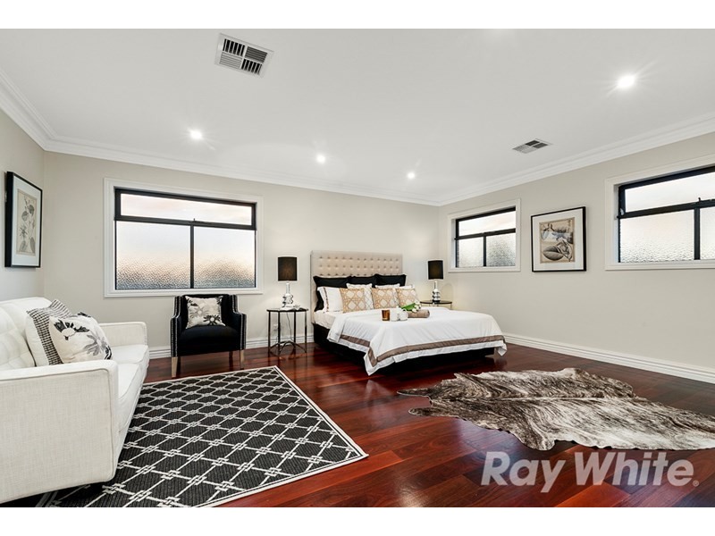 18 Ingleside Crescent, Glen Waverley VIC 3150