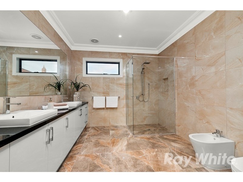 18 Ingleside Crescent, Glen Waverley VIC 3150