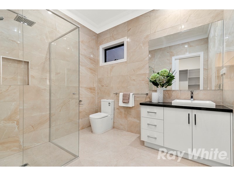 18 Ingleside Crescent, Glen Waverley VIC 3150