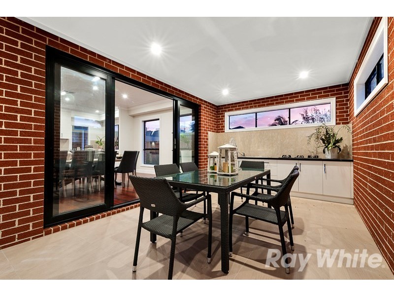 18 Ingleside Crescent, Glen Waverley VIC 3150