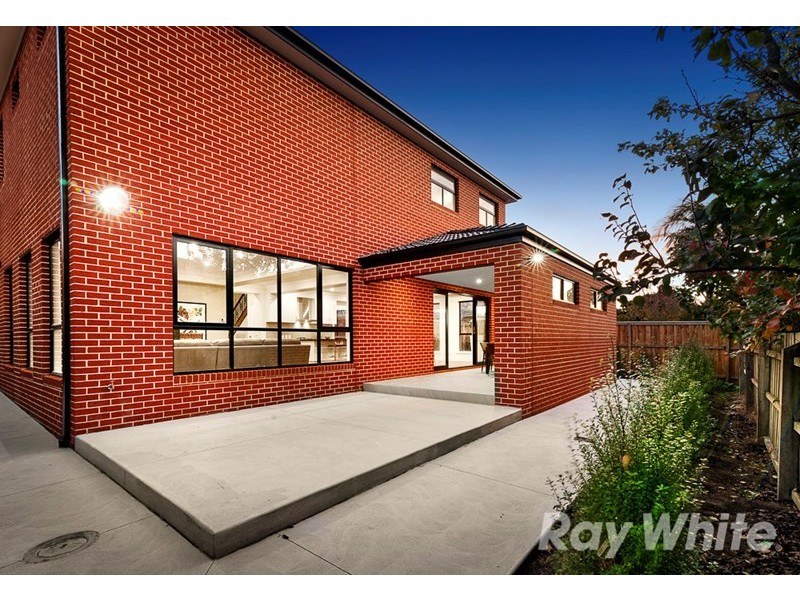 18 Ingleside Crescent, Glen Waverley VIC 3150