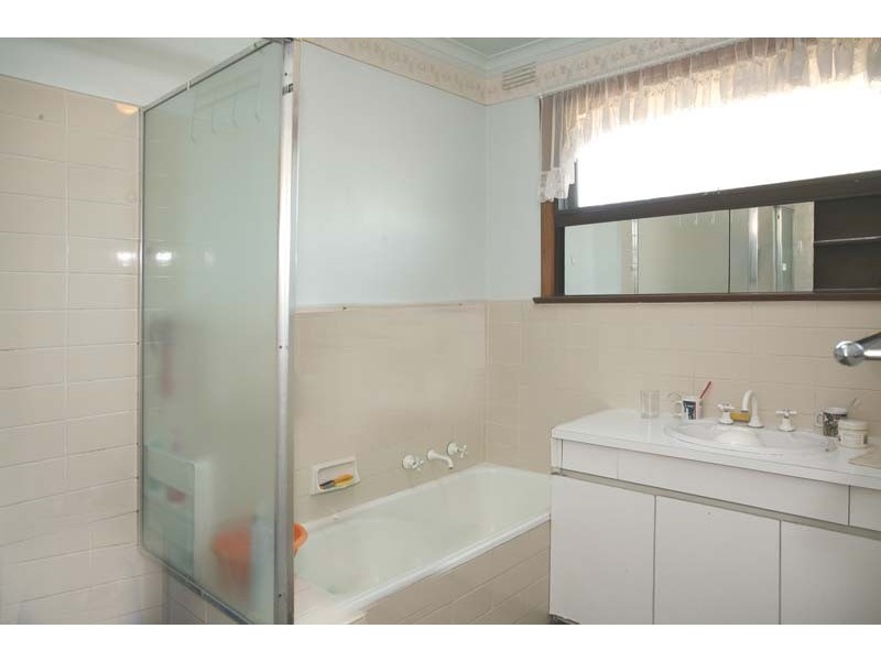 98 Strada Crescent, Wheelers Hill VIC 3150