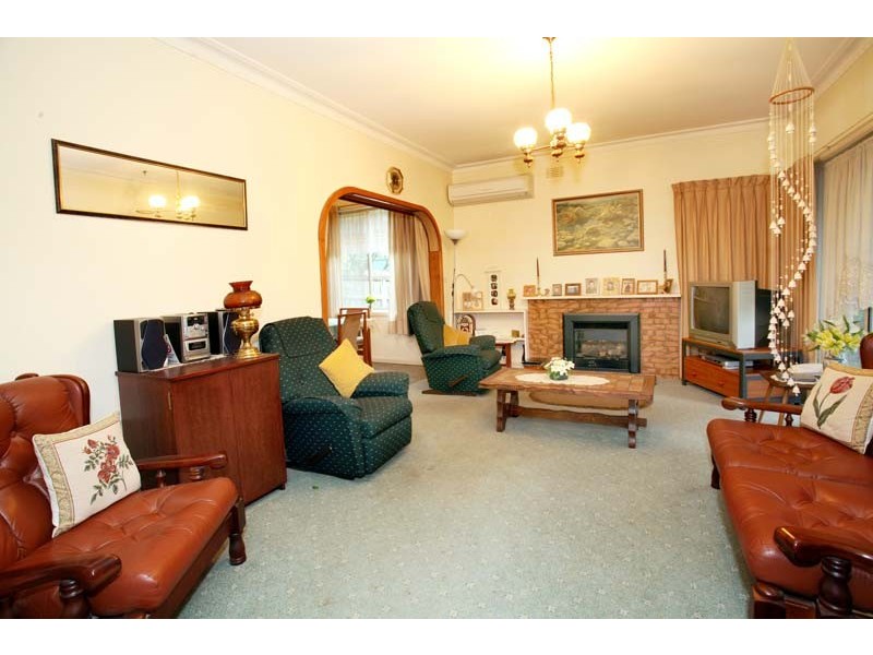 13 Rees Street, Burwood VIC 3125