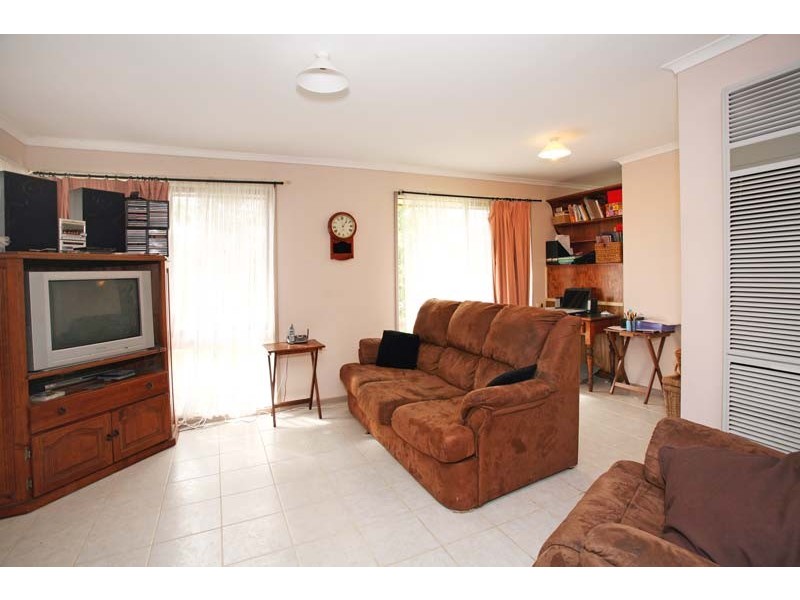 8 Snowgum Close, Rowville VIC 3178