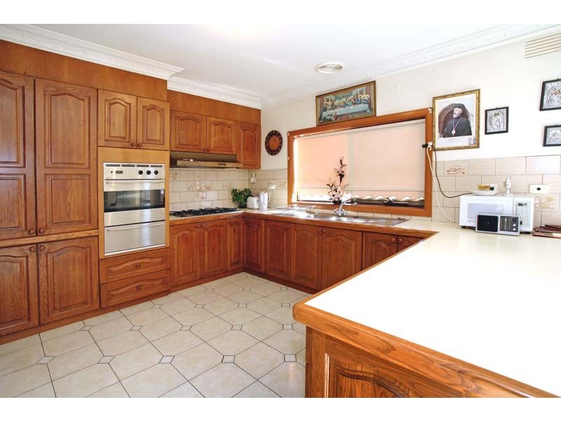 322 Gallaghers Road, Glen Waverley VIC 3150