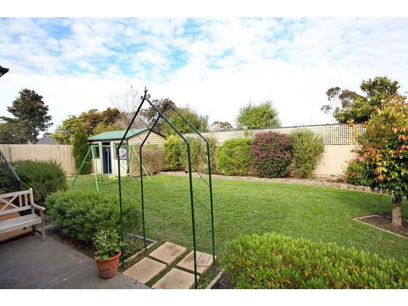 35 Lancelot Crescent, Glen Waverley VIC 3150