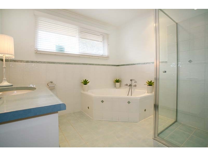 35 Lancelot Crescent, Glen Waverley VIC 3150