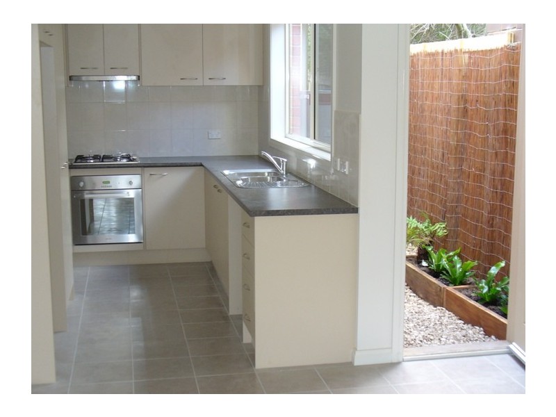 2/16 Mountain Crescent, Mulgrave VIC 3170