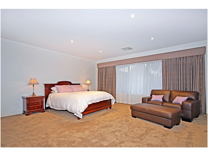 5 Holmes Way, Glen Waverley VIC 3150