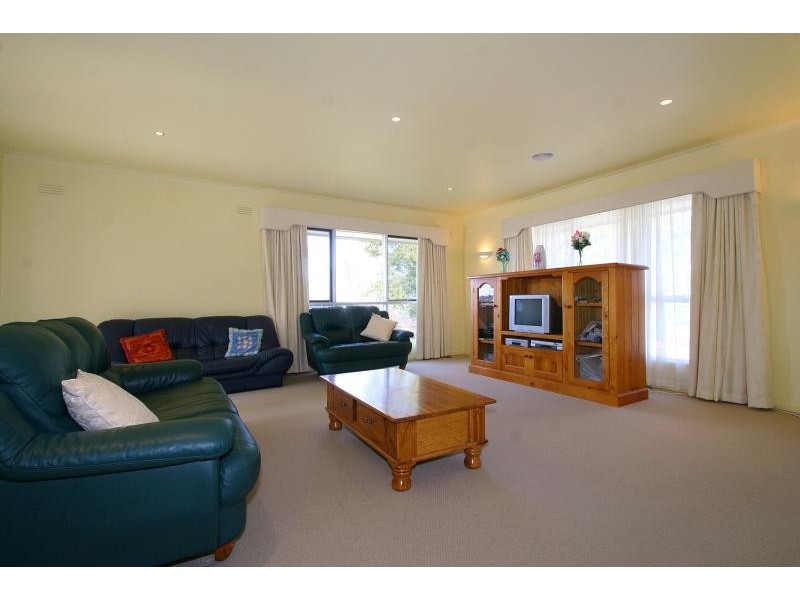 63 Wilson Road, Glen Waverley VIC 3150
