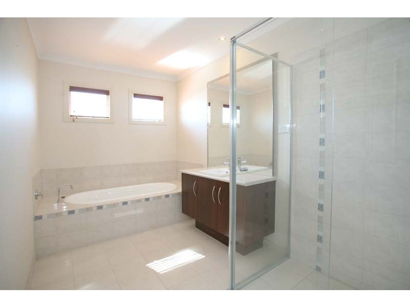 1 Lily Street, Glen Waverley VIC 3150