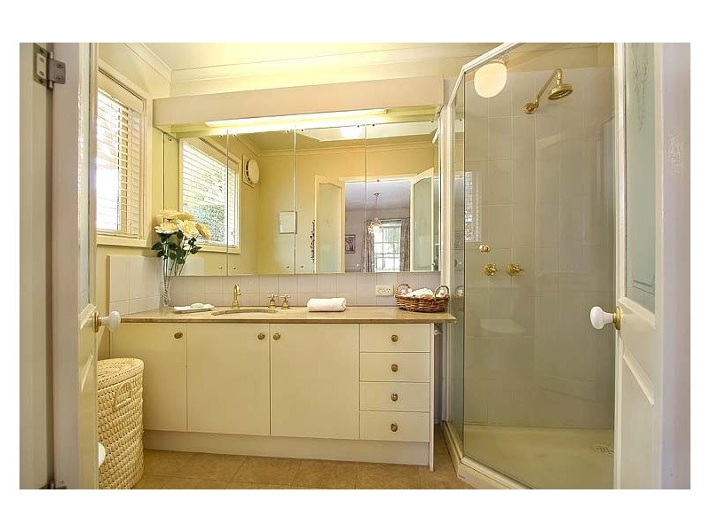 17 Ranfurlie Drive, Glen Waverley VIC 3150