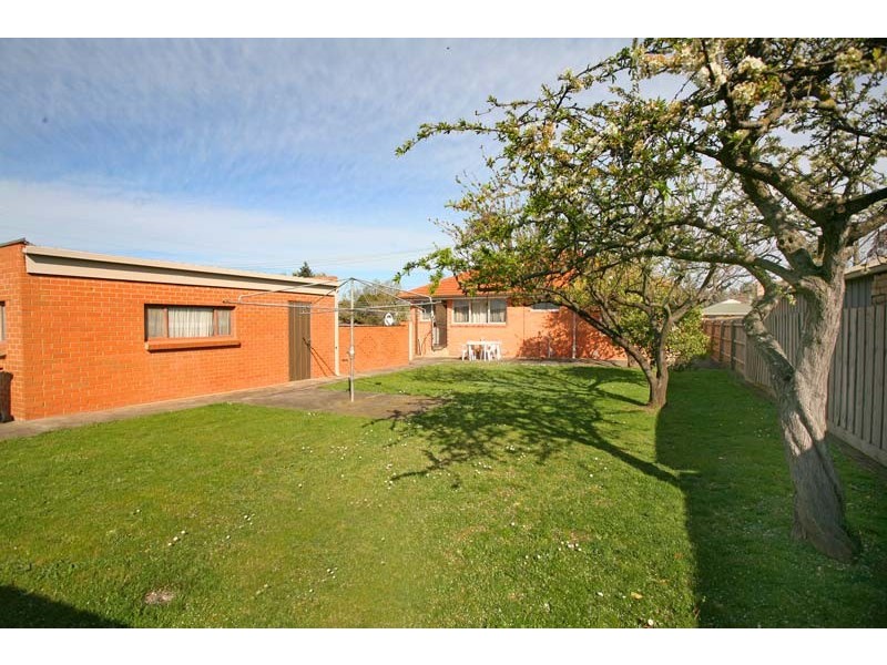 24 Kauri Grove, Glen Waverley VIC 3150