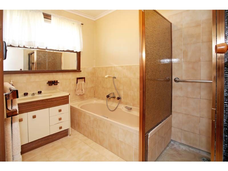 24 Kauri Grove, Glen Waverley VIC 3150