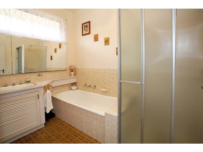 130 Whites Lane, Wheelers Hill VIC 3150