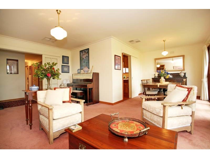 33 Earlwood Drive, Wheelers Hill VIC 3150