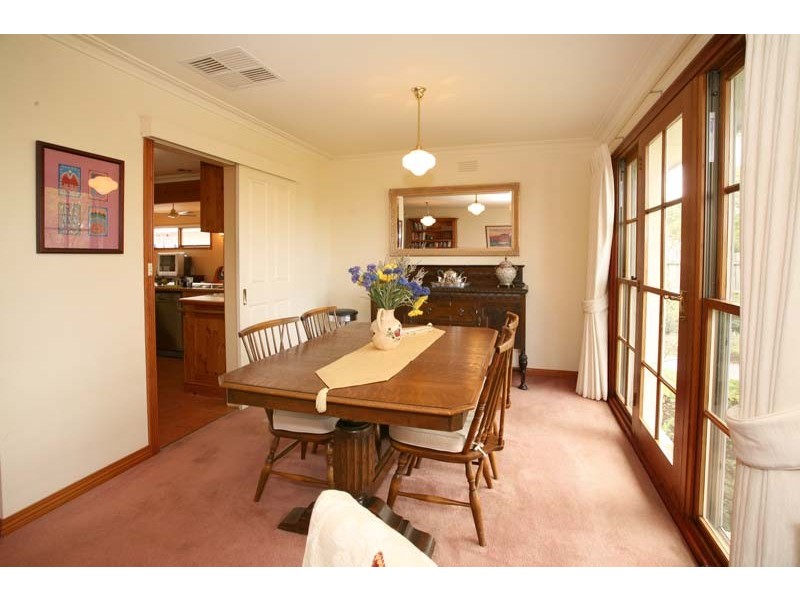 33 Earlwood Drive, Wheelers Hill VIC 3150