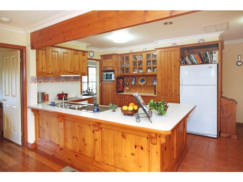 33 Earlwood Drive, Wheelers Hill VIC 3150