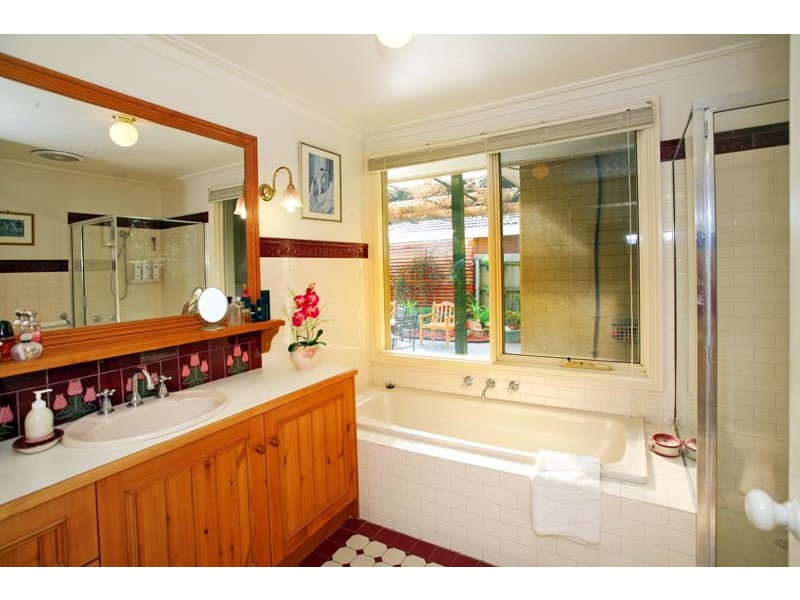 33 Earlwood Drive, Wheelers Hill VIC 3150