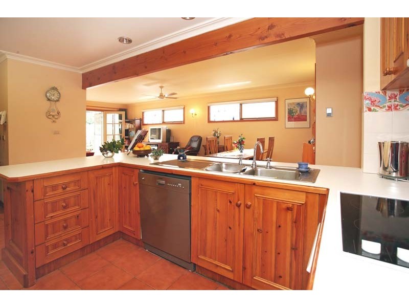 33 Earlwood Drive, Wheelers Hill VIC 3150