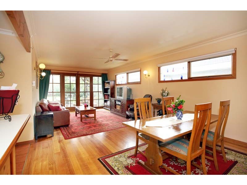 33 Earlwood Drive, Wheelers Hill VIC 3150