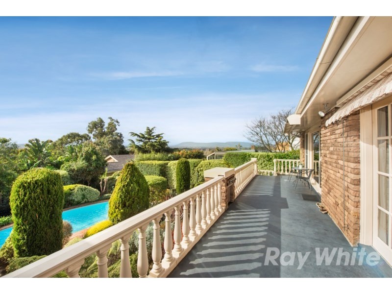 1 Stirling Crescent, Glen Waverley VIC 3150