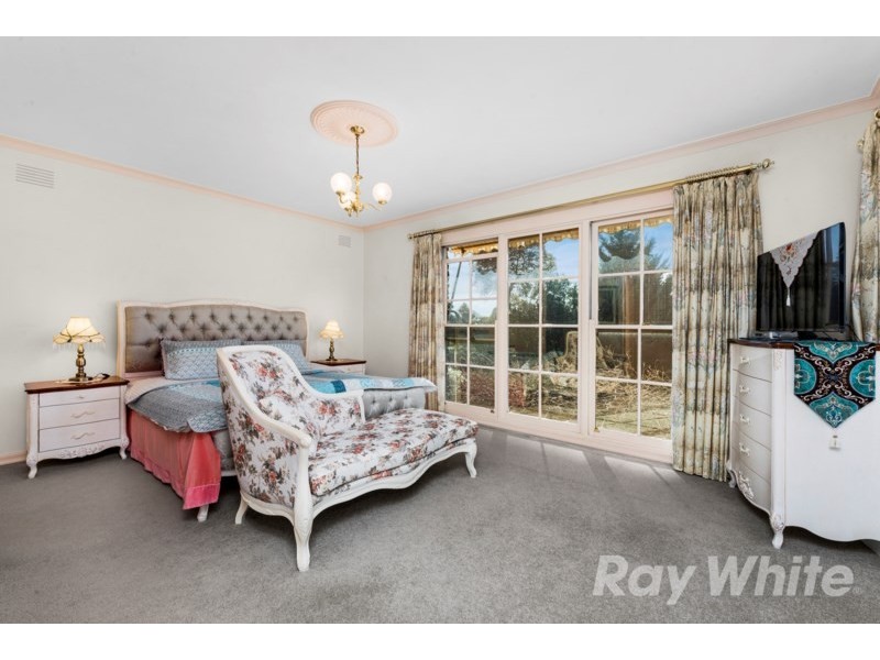 1 Stirling Crescent, Glen Waverley VIC 3150