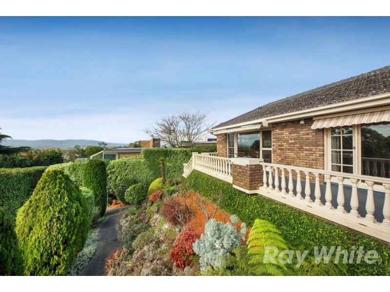 1 Stirling Crescent, Glen Waverley VIC 3150