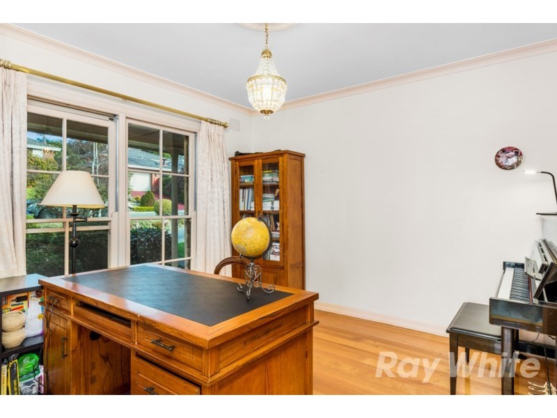 1 Stirling Crescent, Glen Waverley VIC 3150