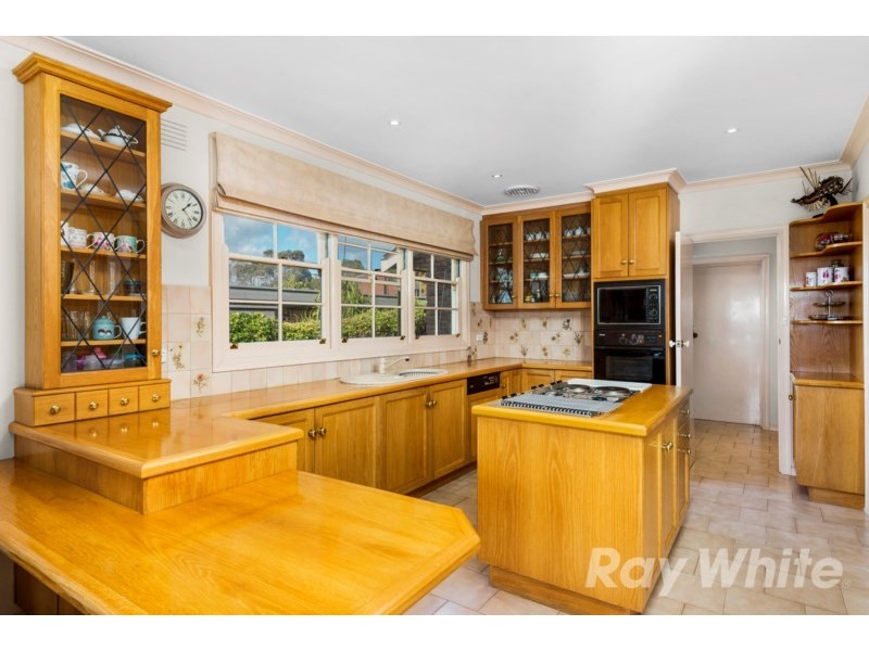 1 Stirling Crescent, Glen Waverley VIC 3150