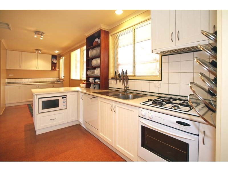 1 Coolabah Avenue, Glen Waverley VIC 3150