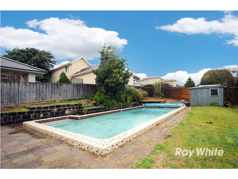 6 Grandview Road, Chadstone VIC 3148