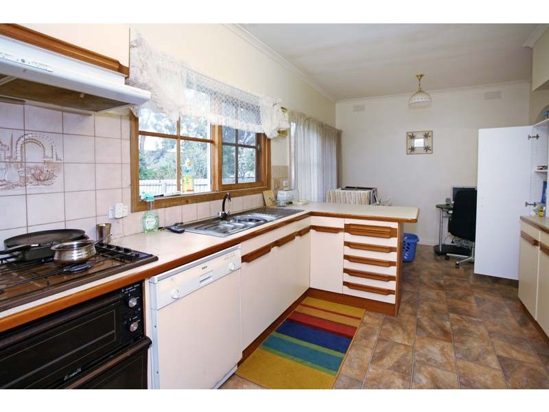 102 Bogong Avenue, Glen Waverley VIC 3150