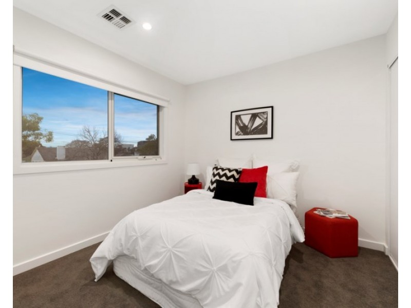 1/14 Hughes Street, Burwood VIC 3125