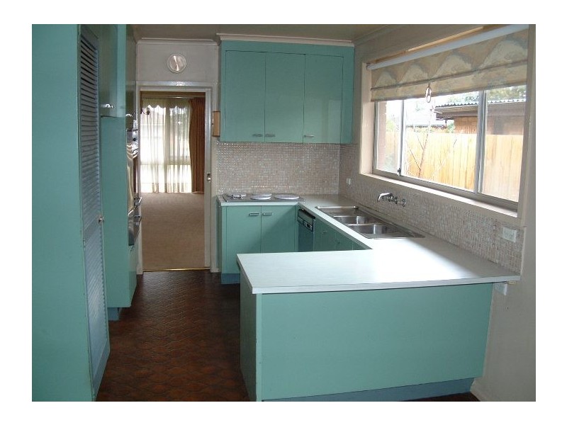 6 Fernvale Crescent, Wheelers Hill VIC 3150